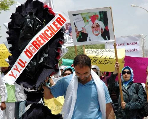 Van'daki protestocular gözaltında