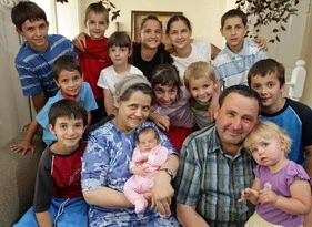 20 yılda 18 çocuk doğurdu