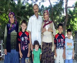 9 çocuğu, 37 torunu var ama bekar görünüyor
