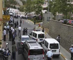 ABD'li güvenlik görevlileri içeri neden kaçtı?