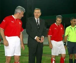 Başbakan sahaya bakan sürdü: 2-2