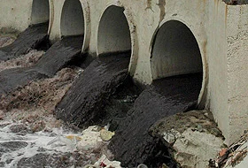 Çorlu Deresi siyah akıyor