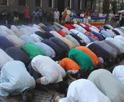 Cuma namazları bisiklet pistinde kılınacak