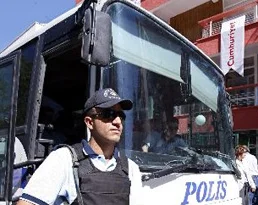 Cumhuriyet gazetesi didik didik arandı