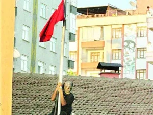 DTP bayrağa saldırıyı kınadı