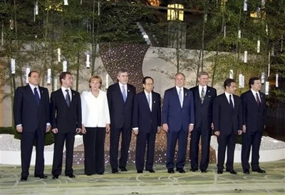 'G-8 liderleri dünyayı kandırıyor'
