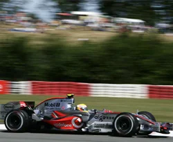 Hamilton'dan üst üste ikinci zafer