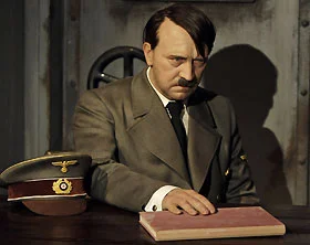 Hitler'in kafasını kopardı