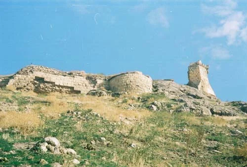 İbadete hasret cami yenilendi