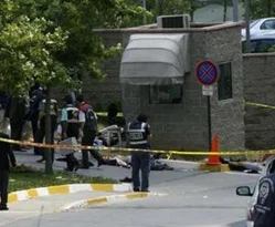 Konsolosluk önündeki cesetler kaldırıldı