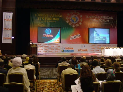 Afrika Zirvesi'nde yangın paniği