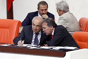 AK Parti karardan ders çıkarıyor