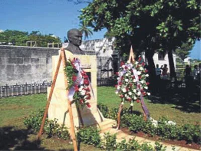 Atatürk büstü Havana sokaklarında