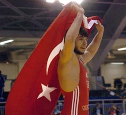 Güreşçimiz Şahin finale çıktı