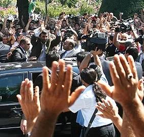 İstanbul'dan Ahmedinecad geçti