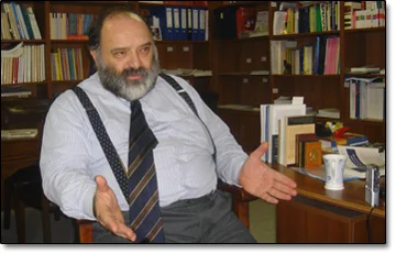 Karakaş: 'AK Parti uzlaşırsa siyasette biter'