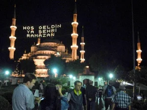 Ramazan kandilleri yanmaya başlıyor
