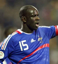 Ünlü futbolcu Lilian Thuram futbolu bıraktı