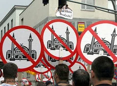 Aşırı sağcıların cami korkuları