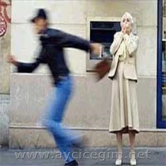Azılı gaspçı çekyatın altında yakalandı