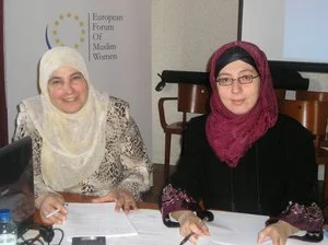 Başörtülü genç kızlar konuşuyor