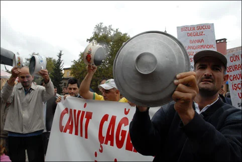 Çağlar'a tencereli protesto