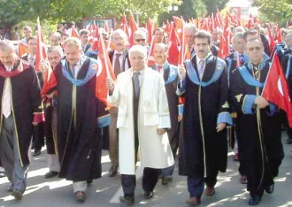 Cem Vakfı'ndan Gül'e atama desteği