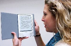 'Elektronik kitap' çıktı; ekranı parlamıyor