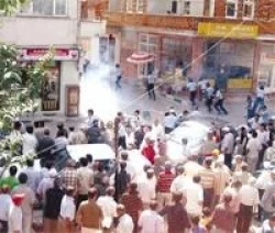 Fındıkçılar AK Parti binasına saldırdılar