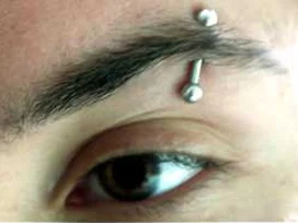 İsrail'li asker 'piercing' nedeniyle öldü