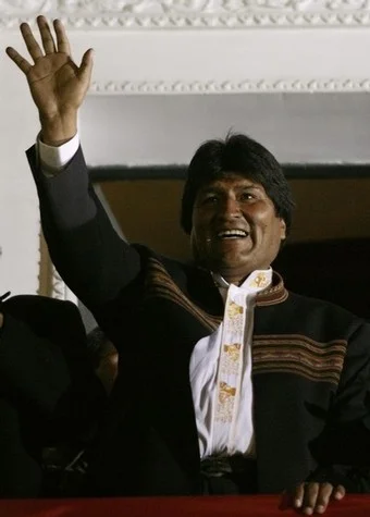 Morales Bolivya'da krizden güçlenerek çıktı