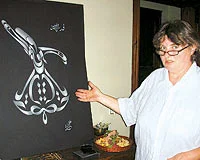 Müslüman Fransız hattatın Allah aşkı