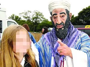 Usame Bin Ladin kostümü işinden etti