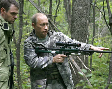 Vladimir Putin yavru kaplan yakaladı