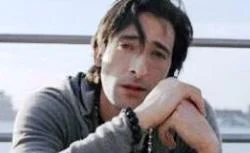 Adrien Brody okula dönüyor