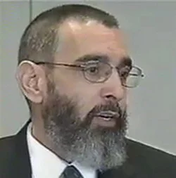 Bush muhalifi Müslüman fizikçi kovuldu