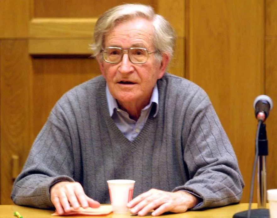 Chomsky'nin kitapları askerlere yasaklandı