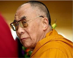 Dalai Lama hastaneye kaldırıldı
