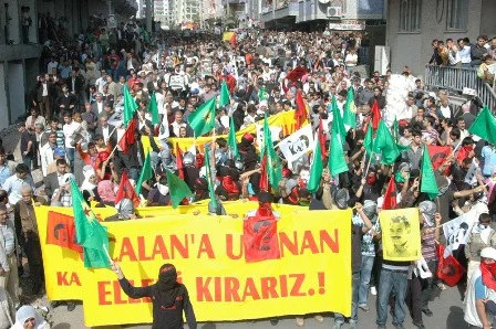 Diyarbakır'da olaylı yürüyüş