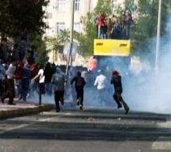 Diyarbakır'daki yürüyüşte olaylar çıktı
