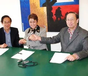 Filipinler'de muhalef azil girişiminde bulundu