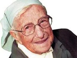 Fransa?nın en sevilen rahibesi 99'da öldü