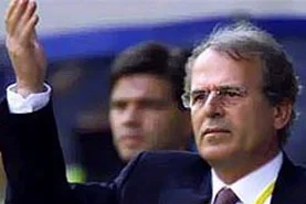 Mustafa Denizli imzayı atıyor
