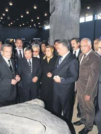 Orhun Anıtları'na Türk eli