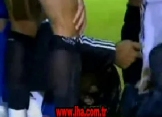 Real Madrid'li futbolcu sahada yere yığıldı