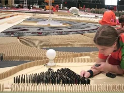 4 milyon 315 bin 027 domino taşı devrildi