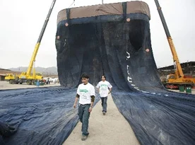 7.5 ton ağırlığında kot pantolonu dikti