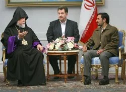 Ahmedinejad: Tüm Dinler kardeşçe yaşamalı