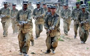 Başbakanlığı işgal edenlere bombalı saldırı