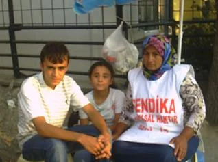 Başörtülü işçinin sesi neden duyulmuyor?